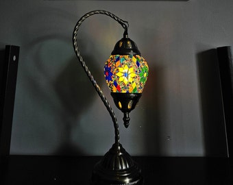 Lampe cygne turque, lampe de table en mosaïque, lampe marocaine authentique, lampe col de cygne, lampe de bureau Tiffany, vitrail, chevet de la lampe, ampoule gratuite