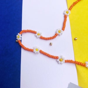 Collier fleurs en perles de rocailles Bleu et orange image 4