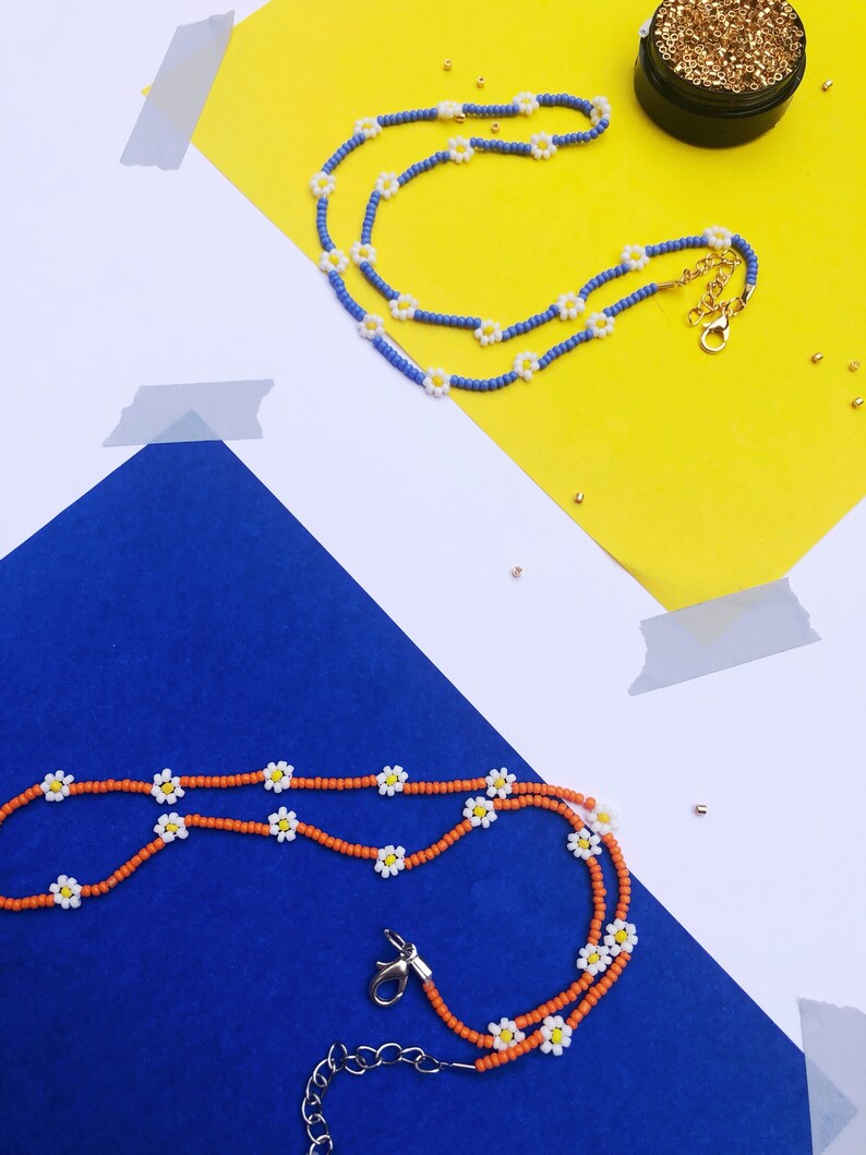 Collier fleurs en perles de rocailles Bleu et orange image 2
