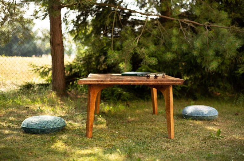 Low Live Edge Solid Oak Coffee/Comedor/Escritorio de trabajo/Mesa de estar en el suelo. Roble báltico naturalmente muerto. imagen 4