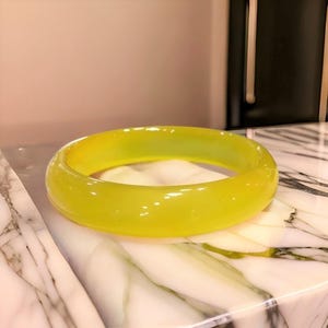 Brazalete de jade amarillo real para mujer, brazalete de jade amarillo delicado Gaobing, brazalete de piedra preciosa curativa rara y redonda de la suerte amarilla, regalo para ella