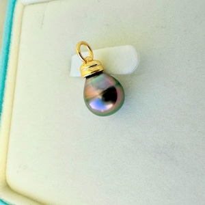 Natural color Tahitian pearl pendant