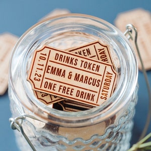 Fichas para bebidas estilo entrada de cine / Recuerdos de boda para fiestas / Entrada estilo retro vintage / Fichas de boda de madera