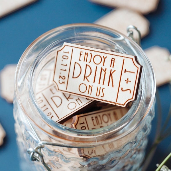 Retro Cinema Wedding Drinks Tokens in an Art Deco Style / Our beutiful bar tokens are personalised with your wedding day details