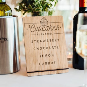 Cupcake-Hochzeitsschild | Cupcake-Geschmacksschild | Aus Holz, rustikal, in Holz graviert | Personalisiertes Tischschild