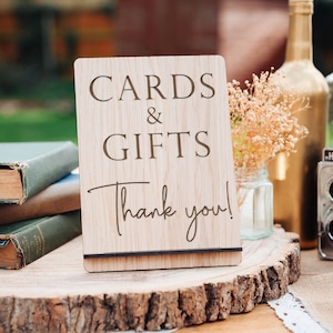 Placa de casamento para presentes e cartões | Placa de mesa para presentes | Placa de agradecimento gravada em madeira