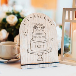 Hochzeitstorte-Menü-Zeichen | Hochzeitstorte Aromen | Käse-Menü-Schild | Hölzern gravierte rustikale Hochzeitsdekor