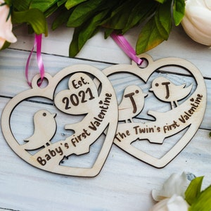 Herzförmige Babys First Valentine hängende Dekoration, eine personalisierte hölzerne und handgefertigte Verzierung