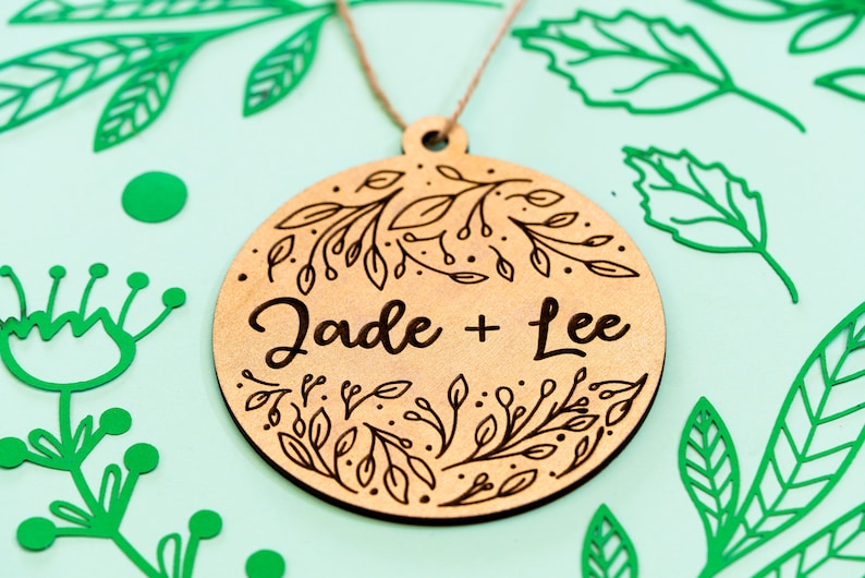 Beautiful and delicate couples hanging sign present plaque keepsake anniversary and wedding gift For any occation.