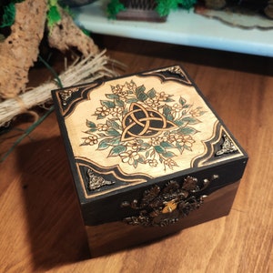 Boite à bijoux triquetra et dragon