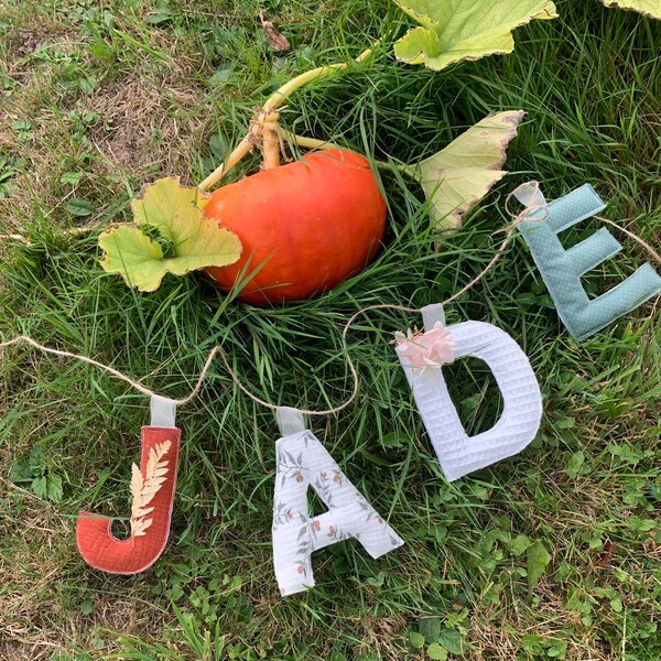 GUIRLANDE PRENOM tissus et fleurs séchées nursery décoration chambre enfant