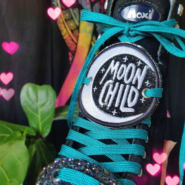 Mond Kind glitzernder Rollschuh Aufnäher, Schuhzubehör, Space Charms, Stiefelzubehör, Hexenzubehör, Skate-Zubehoer