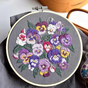 Flower Embroidery Kit For Beginner | Modern Embroidery Kit with Pattern | Flowers Embroidery Full Kit with Needlepoint Hoop| DIY Craft Kit