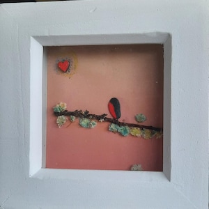 Handgemaakte Ierse kiezelkunst. Een kerstrobin.