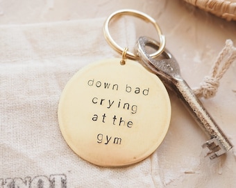 down bad crying at the gym Lyric Schlüsselanhänger Messing handgestempelt