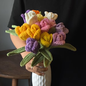 Handgemachter gehäkelter Tulpenstrauß, Tulpenblume, gestrickte Tulpe für Hochzeit, Abschlussfeier, Geburtstag, Jahrestag, Geschenk für Mutter, Freundin, Braut