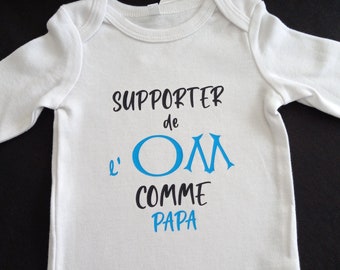 Bodies bébé unisexe ou T-shirt personnalisé "Supporter ou Supportrice de l'OM Comme PAPA" ou avec le mot de votre choix (Parrain, papy,...)