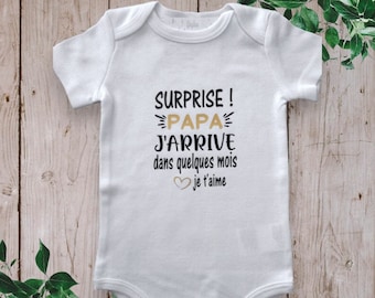 Bodie Personalized baby bodysuit Pregnancy announcements "SURPRISE DAD or the word of your choice I'm arriving in a few months I love you"
