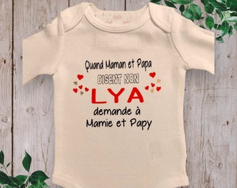 Bodies Personalisierter Baby-Body „Wenn Mama und Papa Nein sagen, fragt LYA Oma und Opa“ mit dem Vornamen Ihrer Wahl anstelle von LYA
