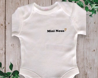 Bodies Personalized baby bodysuit Pregnancy announcements "Mini Us" with the color of the heart of your choice