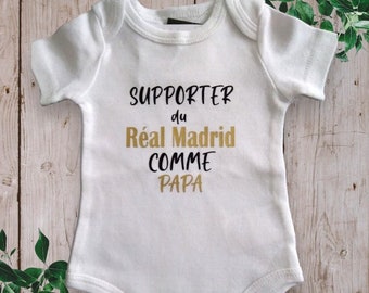 Bodies Body bébé ou t-shirt personnalisé "Supporter ou Supportrice du Réal Madrid comme Papa ou (Parrain, Papi, Maman…)"