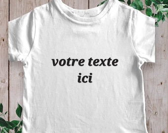 Camiseta infantil personalizada con "el texto de tu elección" en la camiseta y tipografía de tu elección