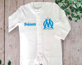 Pigiama neonato unisex personalizzato "OM con il nome a scelta" Colore del Logo e nome Azzurro o Rosa Chiaro a scelta