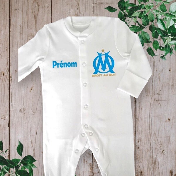 Pyjama bébé unisexe personnalisé " OM avec le Prénom de votre choix " Couleur du Logo bleu ciel ou Rose claire au choix
