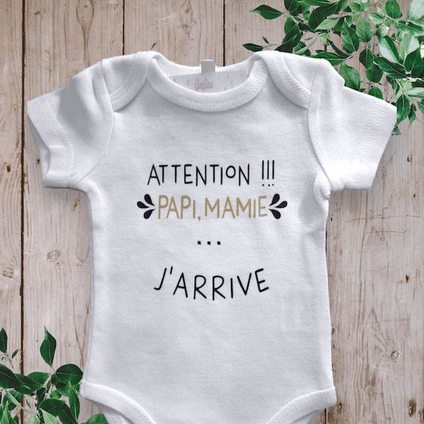 Bodie Personalized baby bodysuit "Attention Grandpa, Grandma or the words of your choice, I'm coming"