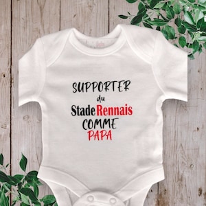 Bodies bébé unisexe personnalisé Supporter ou Supportrice du Stade Rennais Comme PAPA ou avec le mot de votre choix Parrain, papy, etc.. Rouge