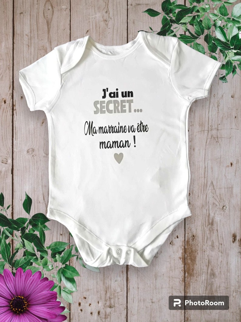 Bodies Body ou t-shirt bébé unisexe pour Annoncer une grossesse J'ai un SECRET ma marraine va être Maman ou autre mot de votre choix image 9