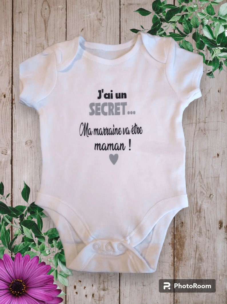Bodies Body ou t-shirt bébé unisexe pour Annoncer une grossesse J'ai un SECRET ma marraine va être Maman ou autre mot de votre choix Gris