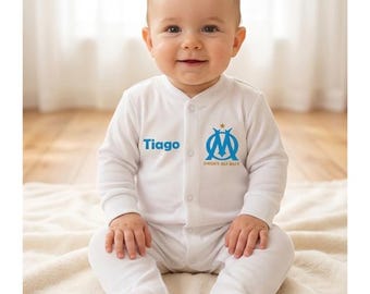 Pigiama unisex personalizzato per neonati con la scritta "OM" e il nome a vostra scelta. Colori del logo e del nome a vostra scelta.