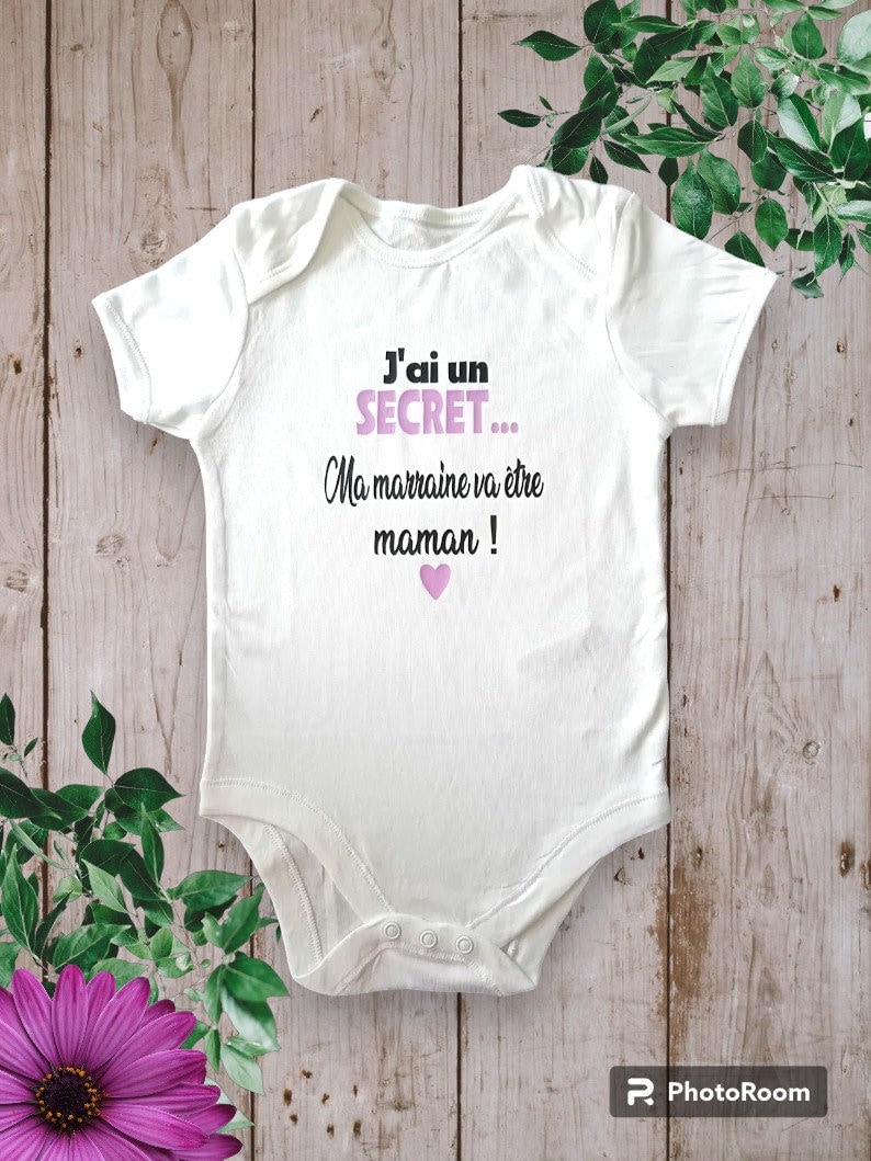 Bodies Body ou t-shirt bébé unisexe pour Annoncer une grossesse J'ai un SECRET ma marraine va être Maman ou autre mot de votre choix image 3