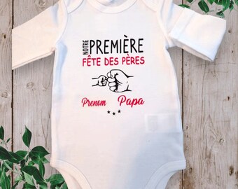 Bodies Body bébé unisexe Personnalisé "Notre Première fêtes des Pères avec le prénom de votre choix" et différente couleurs au choix