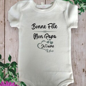 Personalized Baby Bodysuit Happy Birthday My Dad or the word of your choice My Grandma, My Mom... with First Name gris clair