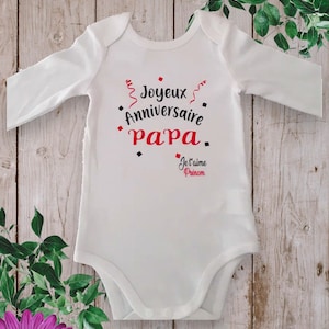 Bodies Body bébé ou t-shirt Joyeux Anniversaire PAPA ou autre personnalisation je t'aime avec Prénom au choix rouge