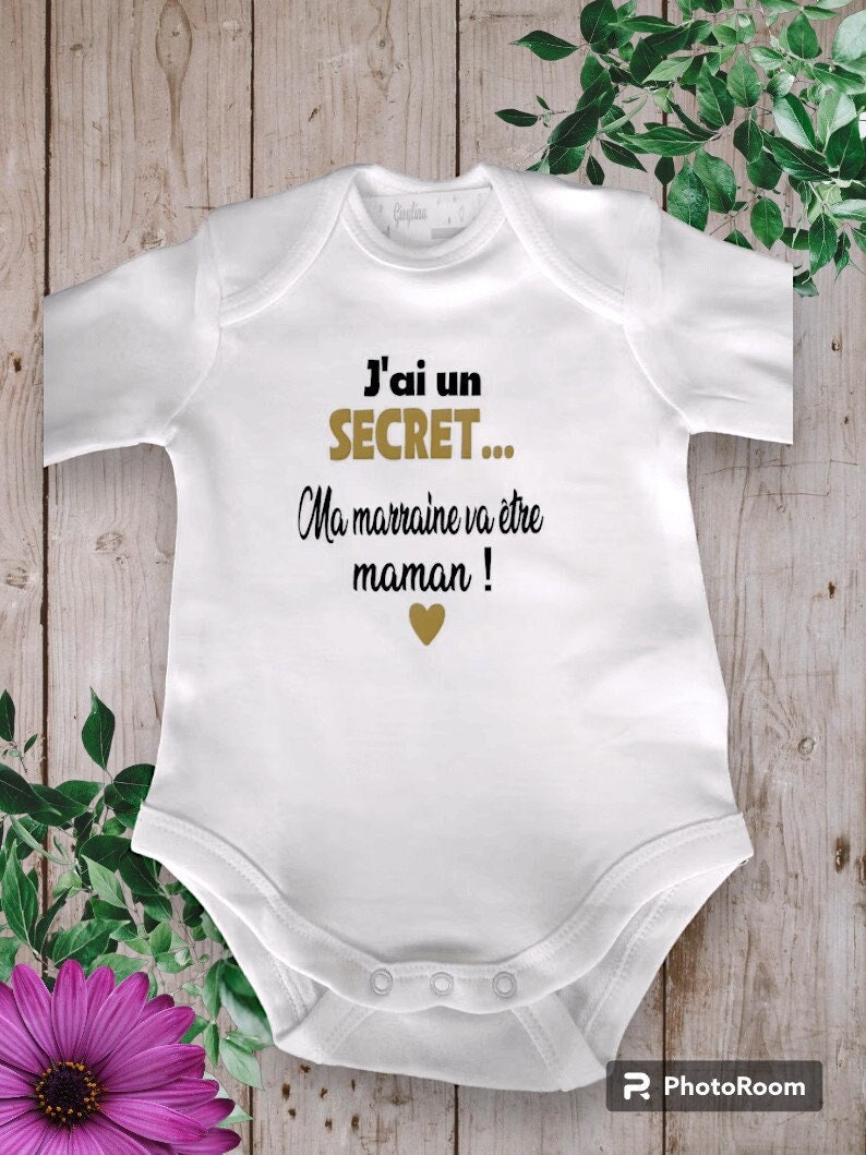 Bodies Body ou t-shirt bébé unisexe pour Annoncer une grossesse J'ai un SECRET ma marraine va être Maman ou autre mot de votre choix image 1