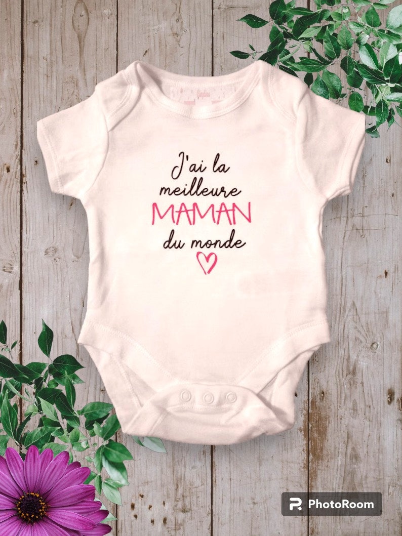 Bodys de bebé unisex personalizados Tengo la Mejor MAMÁ del Mundo o con la palabra que tú elijas TATA, ABUELA... Rouge