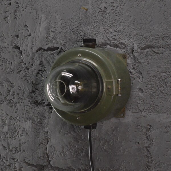 Vintage industrial factory wall lamp, Metal round wall scone light fixture, Vintage industrial signal lamp