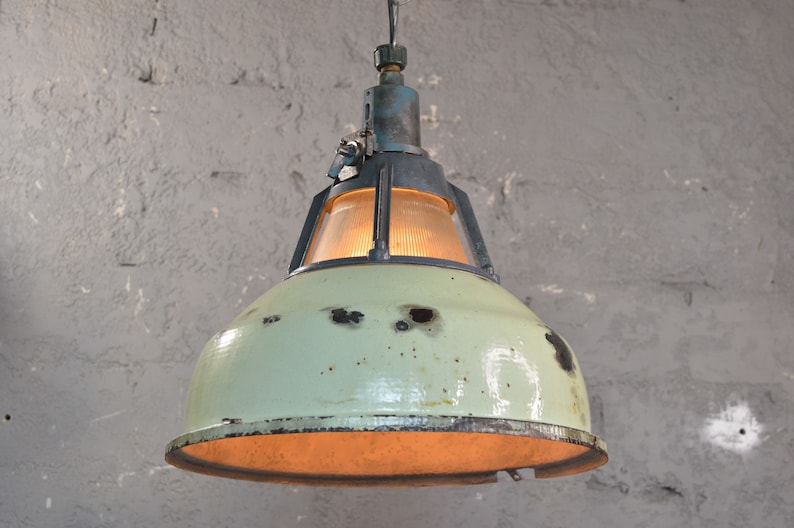 Emaille-Pendelleuchte grün Industrielle Pendelleuchte Alte Fabriklampe Bild 1