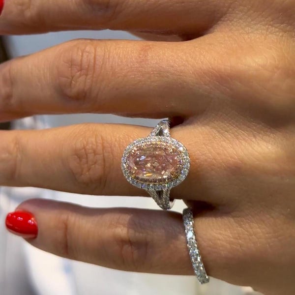 Fancy pink engagement ring, 3.00 carats diamond, oval cut