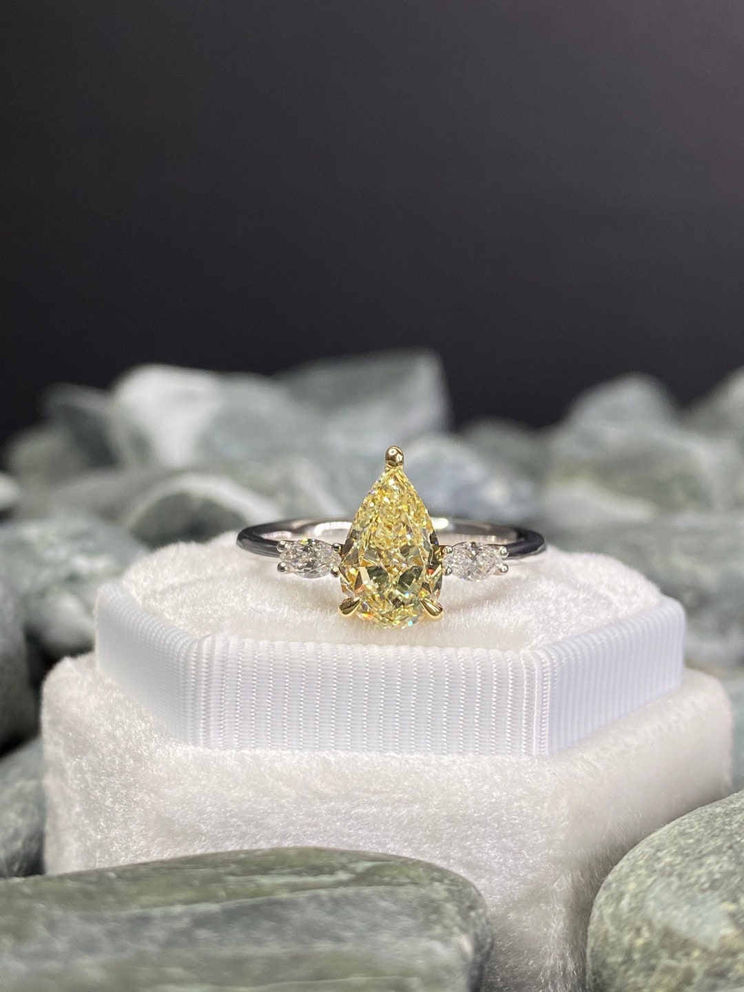ファンシーイエローダイヤモンドリング - Etsy 日本