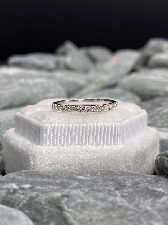 14K White gold wedding band, pave' setting, Labgrown diamonds ring, round cut, engagement, anniversary ring