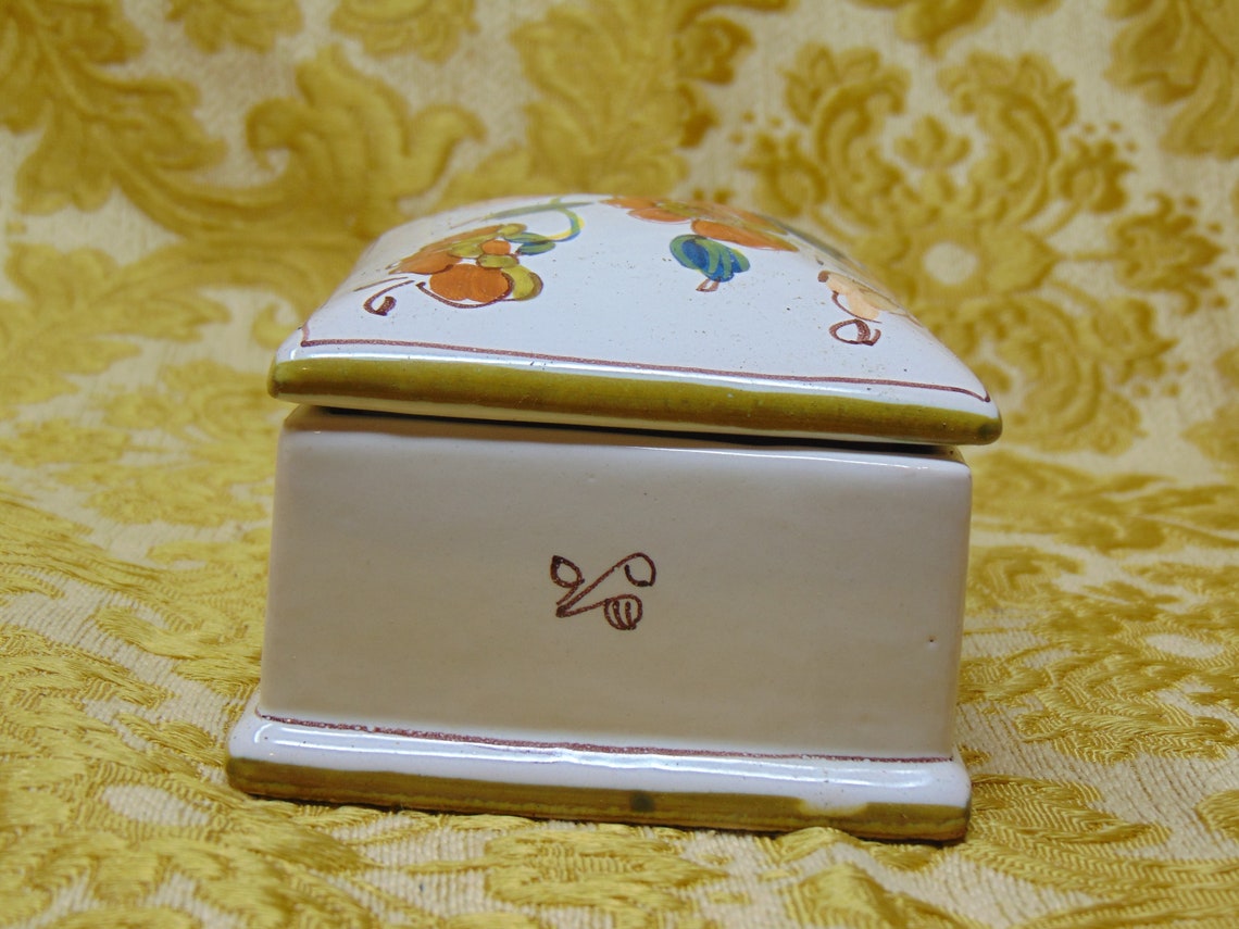 EXQUISITE Christian Dior designed box. Porcelain box