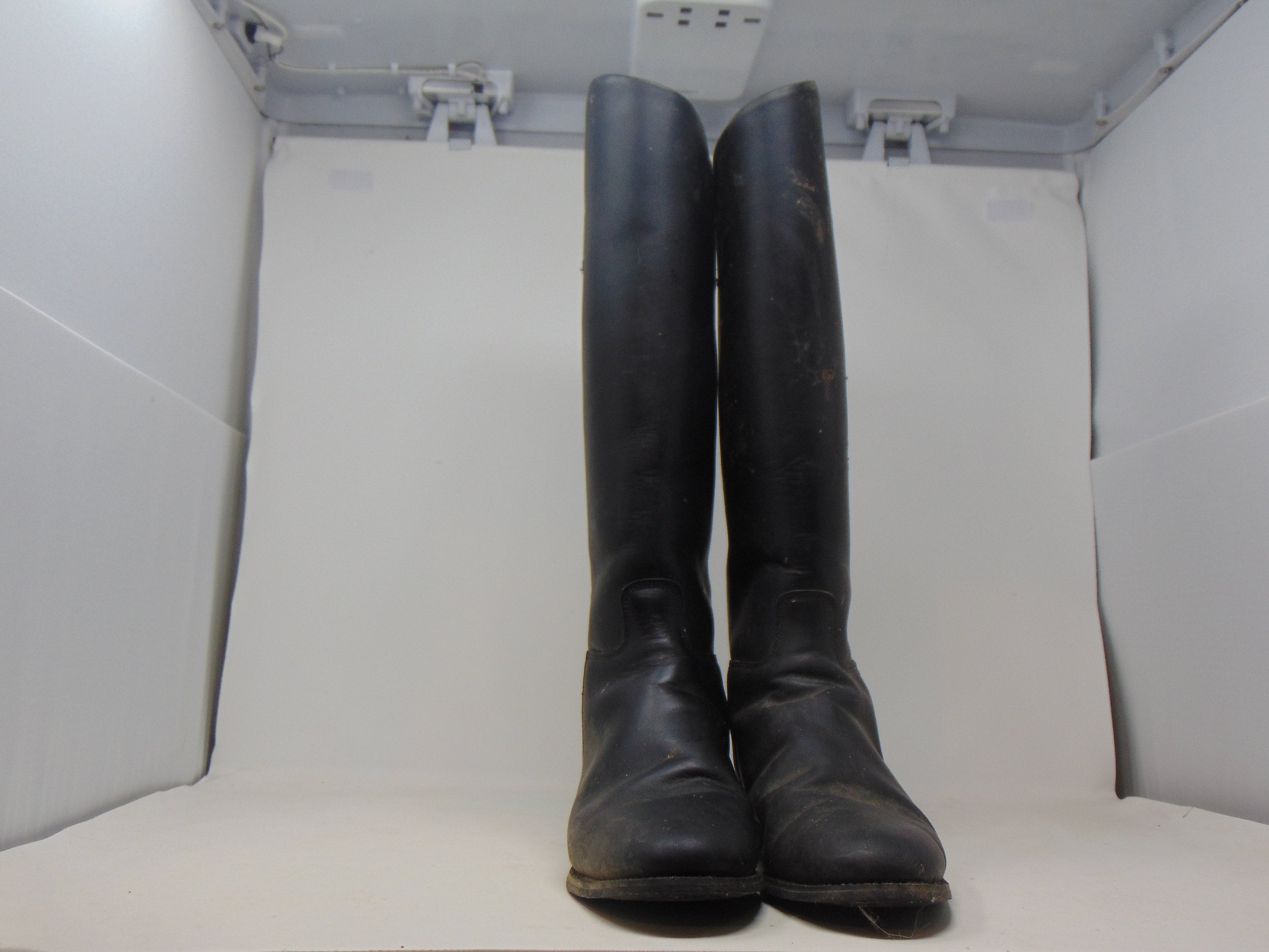 Bottes femme vintage 90s en cuir noir, style cavalières à