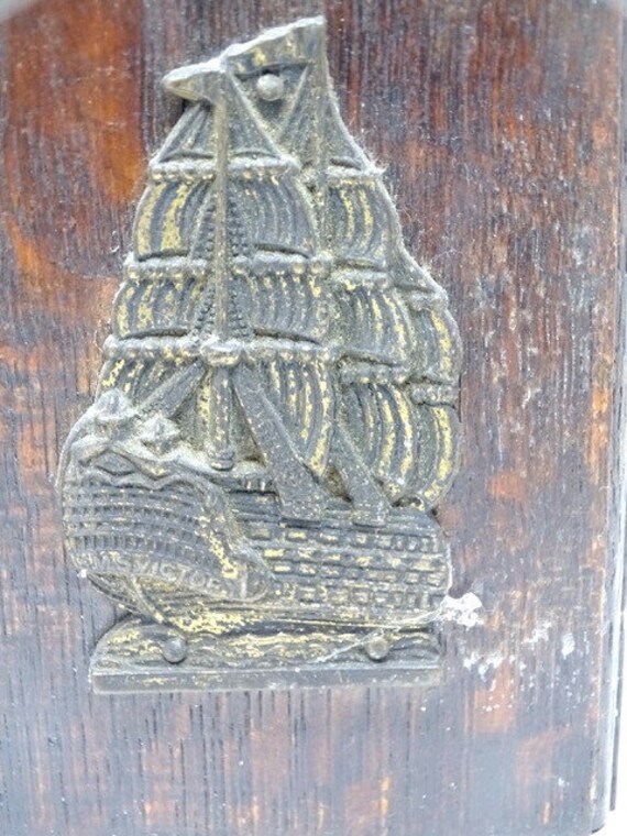 Serre-Livres en Bois et Métal Décor Maritime à Thème Nautique Ressemblance Aquatique avec Le Galion