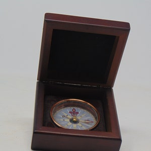 Vintage Boxkompass Magnetgerät Kreiselkompass Kreismagnetometer Prismatischer Kompass Magnetfeld am Beobachtungspunkt