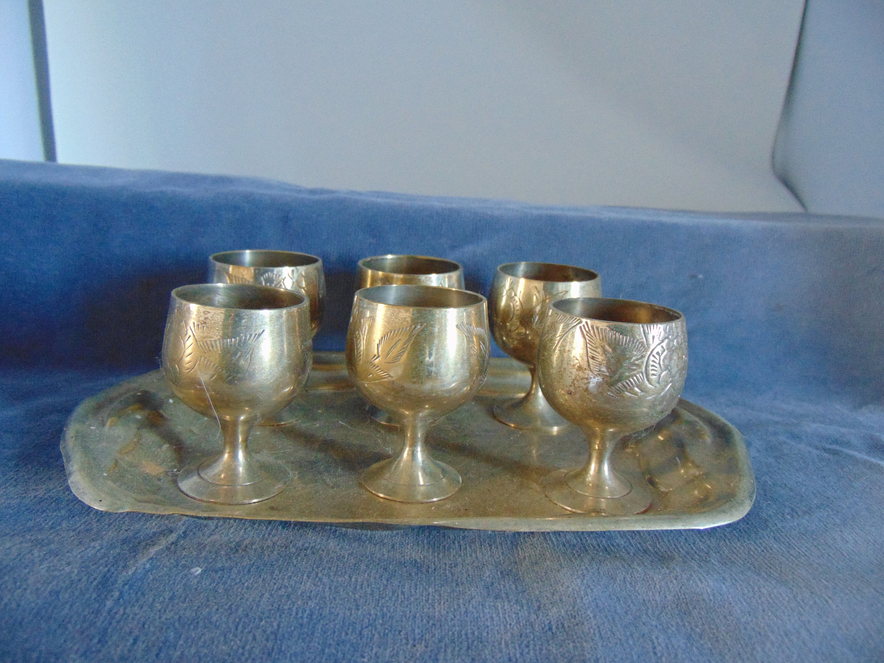 Ensemble de Liqueur Epns Plateau et Tasses. Récipients à Boissons Couleur Argent Boire Concaves Plat
