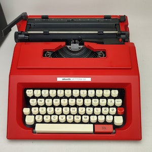 Rare* Olivetti Lettera 52 Working Typewriter With Case, Antique, Vintage typewriter, Gift for Valentine, Gift for girlfriend, writer gift